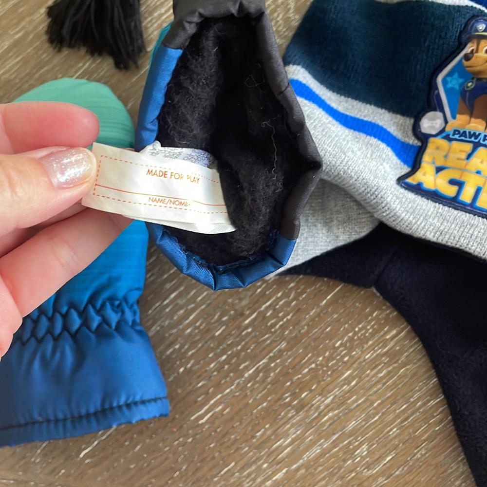Toddler winter hats & gloves - Picture 9 of 9